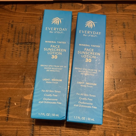 BUNDLE TWO Everyday by UNSUN - Mineral Tinted Face Sunscreen Lotion Light-Medium - Picture 1 of 6